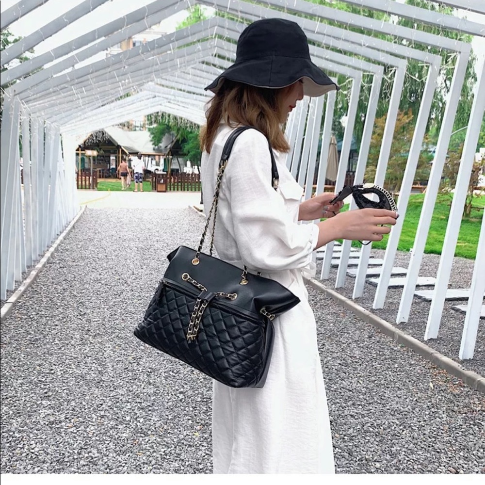 BUY ONE GET ONE FREE HELENA Tote, BLACK